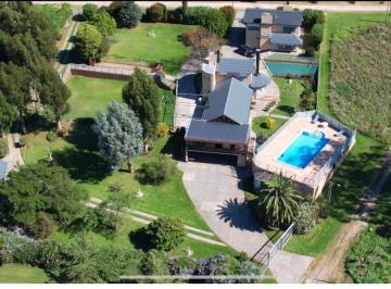 Quinta vacacional · 555m² · 6 Dormitorios · Gran Quinta en Sierras de Los Padres. Zona Golf.