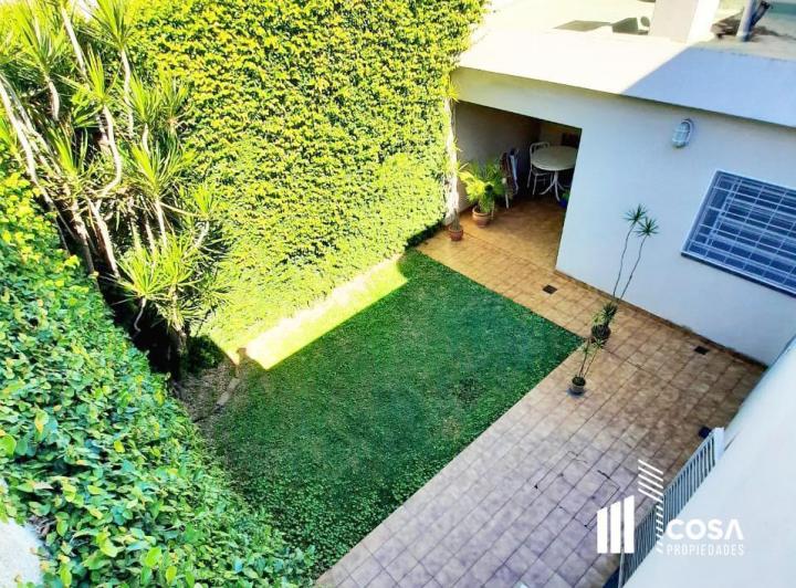 Casa · 215m² · 5 Ambientes · 1 Cochera