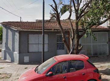 Casa · 141m² · 4 Ambientes · 1 Cochera · Venta - Casa Esquina con Local - Barrio San Vicente