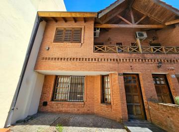Casa · 122m² · 4 Ambientes · 1 Cochera · San Martin: Duplex Al Frente 4 Amb, Playrrom, Terraza, Patio