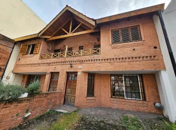 Casa · 122m² · 4 Ambientes · 1 Cochera · San Martin: Duplex Al Frente 4 Amb, Playrrom, Terraza, Patio