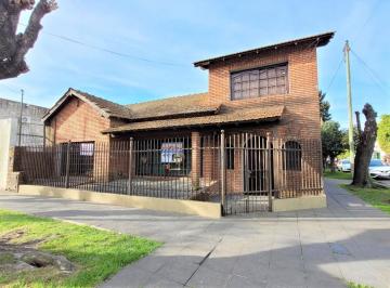 Casa · 124m² · 4 Ambientes · 2 Cocheras · Chalet 4 Amb con Gargage P/ 2 Autos y Jardin Al Frente