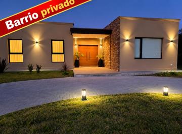 Casa de 5 ambientes, Ezeiza · Casa de 1500 m² con 4 Dorm. en Alquiler en Lomas de Petion