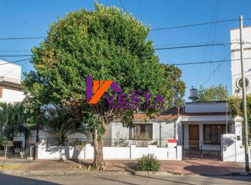 Casa · 150m² · 4 Ambientes · 1 Cochera · Tres Cerritos - Casa en Venta - Zona Norte