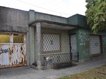 Casa de 3 ambientes, Ituzaingó · Casa en Lote Propio / Ideal Inversor Para Renovar en Excelente Zona de Ituzaingo Norte.