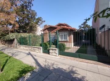 Casa de 4 ambientes, Almirante Brown · Excelente Casa con Lote Lindero en Venta en Adrogue