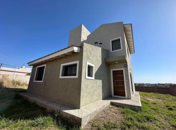 Fachada · Apta Crédito! a Estrenar! Zona Parque Vélez Sarsfield! Casa en Venta