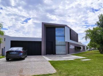 Foto · Chacras de La Villa Venta Casa Diseño Exclusivo, 3 Dorm., Pileta, Una Planta