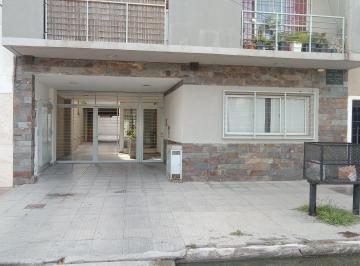 Departamento de 3 ambientes, Lanús · Departamento Tipo Duplex Lanús, Muy Buena Ubicación. Sin Mascota.