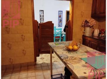 Casa · 130m² · 6 Ambientes · 1 Cochera · Casa en Venta en El Palomar