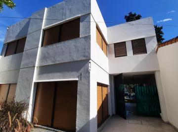 Casa de 5 ambientes, San Isidro · Casa con Pileta - Zona Golf - Lomas de San Isidro - Buena Ubicacion