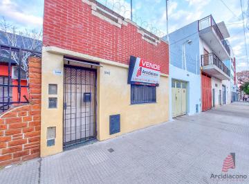PH · 117m² · 2 Dormitorios · PH en Venta 3 Ambientes con Jardin. Batlle y Ordoñez 5400. V. Lugano
