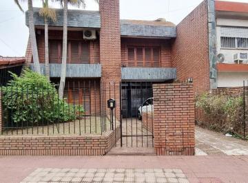 Casa · 397m² · 4 Ambientes · 2 Cocheras · Av Sorrento 300. Casa 3 Dorm.