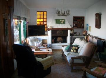 Casa · 150m² · 3 Ambientes · Casa con Dos Locales Comerciales Sobre Avda. en Alta Gracia