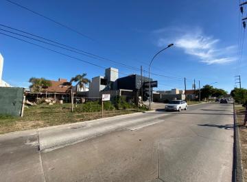 Terreno · 328m² · Lote en Venta Nuevo Urca Apto Triplex a m. Ghandi