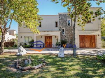 Casa · 300m² · 5 Ambientes · 2 Cocheras · Casa en El Nacional Club de Campo