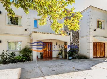 Casa · 300m² · 5 Ambientes · 2 Cocheras · Casa en Venta en El Nacional Club de Campo, General Rodriguez