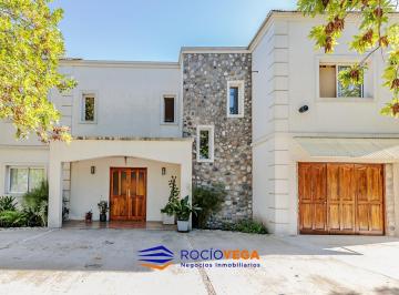 Casa · 300m² · 5 Ambientes · 2 Cocheras · Casa en Venta en El Nacional Club de Campo, General Rodriguez