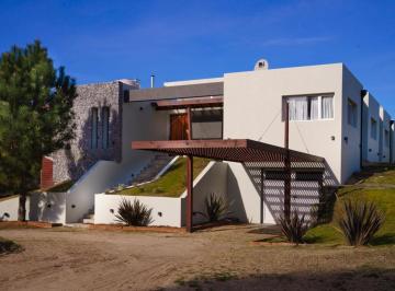 Casa · 200m² · 5 Ambientes · 1 Cochera · Divina Casa en Una Planta con Piscina en Costa Esmeralda.