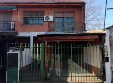 Casa · 130m² · 4 Ambientes · 1 Cochera · Duplex 4 Ambientes 2 Baños Fondo Venta Ramos Mejia Venta