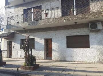 Casa de 6 ambientes, La Matanza · Casa en Dos Plantas con Balcón Corrido Ideal Dos Familias