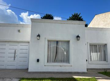 Casa · 95m² · 2 Dormitorios · 1 Cochera · Casa 3 Ambientes en Santa Clara del Mar