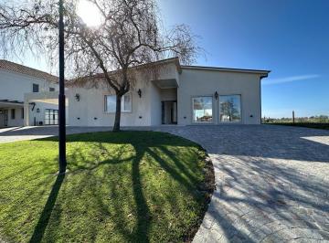 Casa de 3 ambientes, Escobar · Casa en Venta con Vista Al Rio - El Cazal
