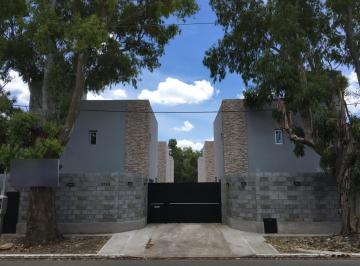 Casa · 95m² · 3 Ambientes · 2 Cocheras · Casa en Venta Gonnet - Barrio San Antonio - Dacal Bienes Raíces