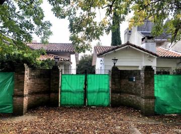 Casa · 175m² · 5 Ambientes · 1 Cochera · Casa - City Bell