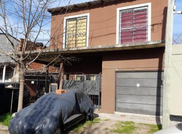 Departamento · 104m² · 3 Dormitorios · 1 Cochera · Casa en PH en Dos Plantas en Venta. Ituzaingo Norte