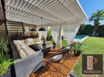 Casa · 442m² · 6 Ambientes · 2 Cocheras · Asa Minimalista 4 Dorm. Piscina Climatizada Quincho Cochera Doble en Paralelo