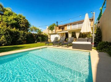 Casa · 442m² · 6 Ambientes · 2 Cocheras · Asa Minimalista 4 Dorm. Piscina Climatizada Quincho Cochera Doble en Paralelo