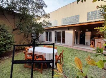 Casa · 130m² · 5 Ambientes · 2 Cocheras · Casa a La Venta de 5 Ambientes con Hermoso Fondo y Quincho y Taller en San Justo Centro