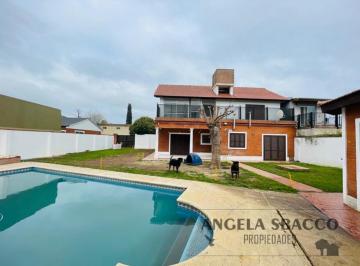Casa · 250m² · 5 Ambientes · 4 Cocheras · Hermosa Casa Residencial. Apto Credito!