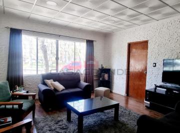 Casa · 217m² · 7 Ambientes · Sobre Camino Castro, Muy Lindo Entorno, Próximo Al Hotel del Prado!