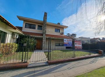 Casa de 6 ambientes, Almirante Brown · Chalet Desarrollado Sobre Amplio Lote de 17.5x53. Excelente Ubicacion