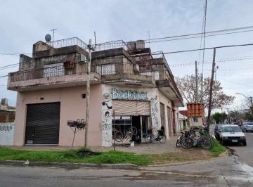 Edificio de 4 ambientes, Hurlingham · Departamento 4 Amb. Mas 4 Locales Comerciales