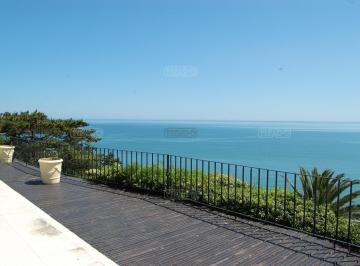 Casa · 546m² · 6 Ambientes · 2 Cocheras · Venta Casa 5 Dorm. Dependencia Garage Parrillero Barbacoa Piscina Climatizada Vista Mar Punta