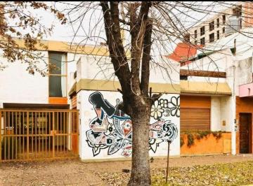 Casa de 6 ambientes, Ituzaingó · Casa Ubicada en Excelente Zona de Ituzaingo (Destino Comercial o Vivienda)