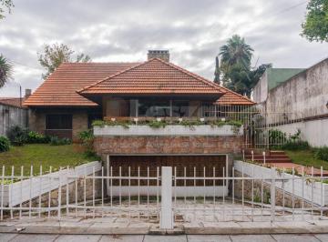 Casa · 353m² · 4 Ambientes · 1 Cochera · Casa en Lanús Oeste