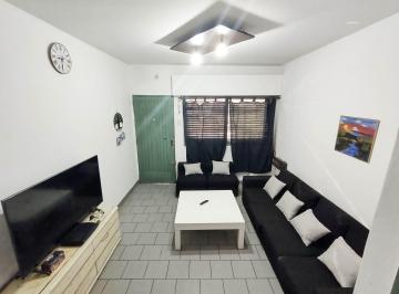 Casa · 80m² · 4 Ambientes · Venta Duplex 3 Amb con en Hurlingham - Patio + Parri