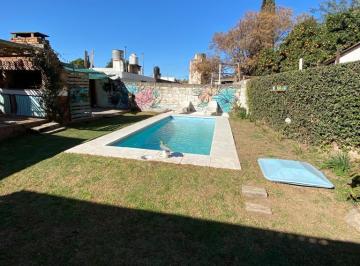 Casa de 6 ambientes, Córdoba · Alquiler Arguello - Casa 3 Dorm. - Patio - Pileta y Asador - Estacionamiento Doble
