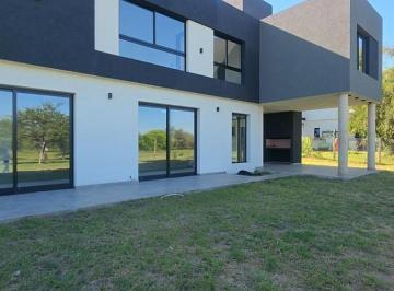 Casa · 190m² · 4 Ambientes · 2 Cocheras · Casa a La Venta en Cañitas Malagüeño Apta Crédito