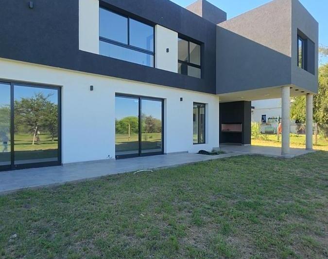 Casa · 190m² · 4 Ambientes · 2 Cocheras