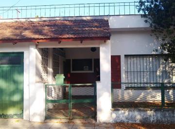 Casa · 223m² · 3 Ambientes · 2 Cocheras · Casa con 2 Dorm. Sobre Lote de 10 X 40 m. Necesita Reformas - Banfield Este
