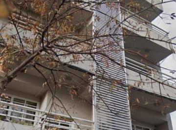 Departamento · 32m² · 2 Ambientes · 1 Cochera · Alberdi Vila 700
