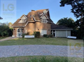 Casa · 300m² · 4 Ambientes · 2 Cocheras · Casa en Venta en El Carmen