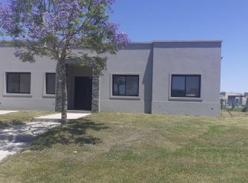 Casa · 185m² · 4 Ambientes · 2 Cocheras · Casa en Venta Sobre Lote Interno en Barrio Vistas Puertos