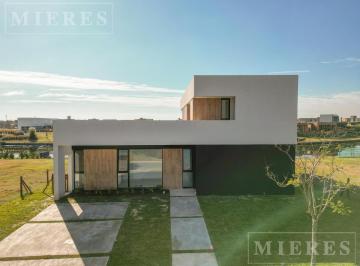 Casa · 190m² · 5 Ambientes · 2 Cocheras · Casa en Venta Sobre Lote a La Laguna en Barrio Vistas Puertos