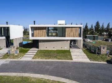 Casa de 4 ambientes, Tigre · Casa en Venta en El Barrio Náutico El Canal, Villanueva. a Estrenar!